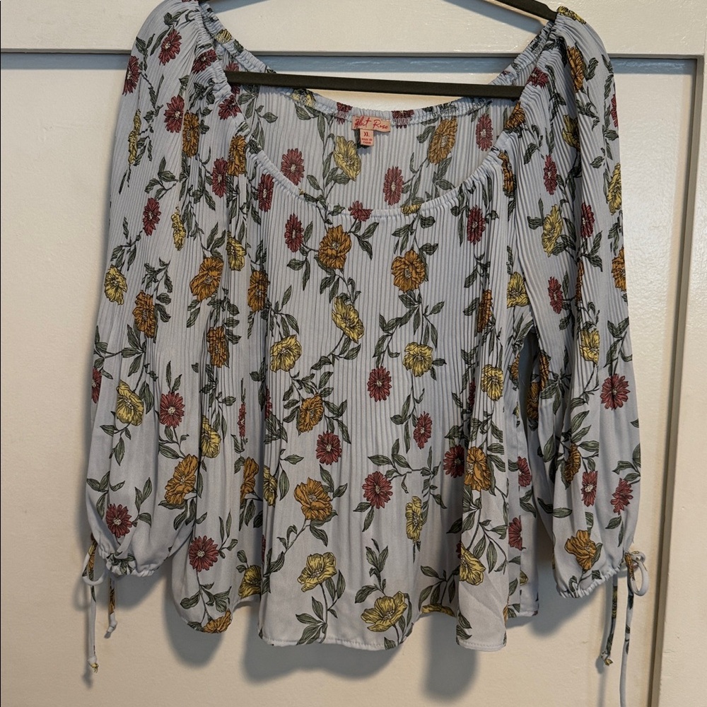 Elegant Floral Off-Shoulder Blouse - Picture 7 of 7